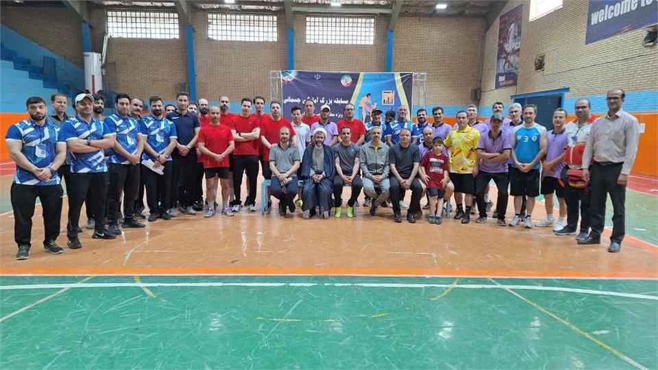 دبیران در میدان آمادگی جسمانی؛ رقابت برای تندرستی به‌مناسبت هفته معلم